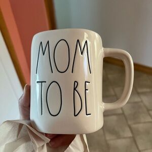 Rae Dunn MOM TO BE Mug